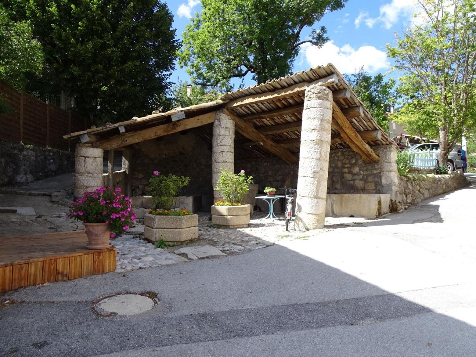 Bed and Breakfast La Fischaumiere Soleilhas Exterior foto